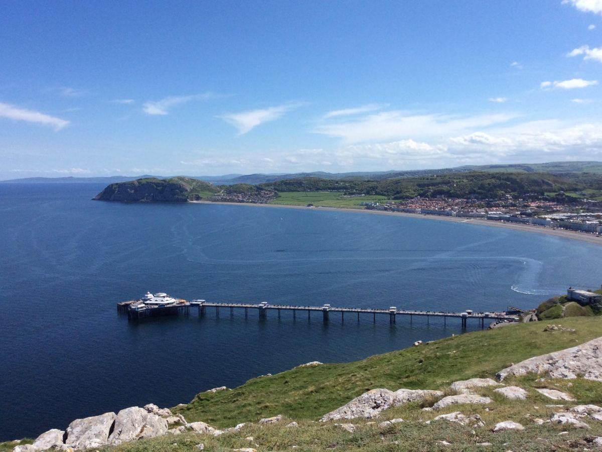 Beside The Sea - In Town Apartment Llandudno Luaran gambar